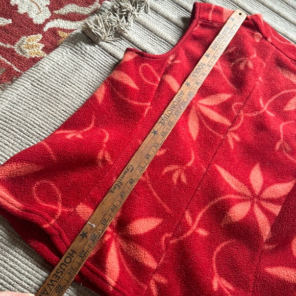 Patagonia synchilla vest fleece cherry red floral flowers athletic women’s L - Picture 4 of 10